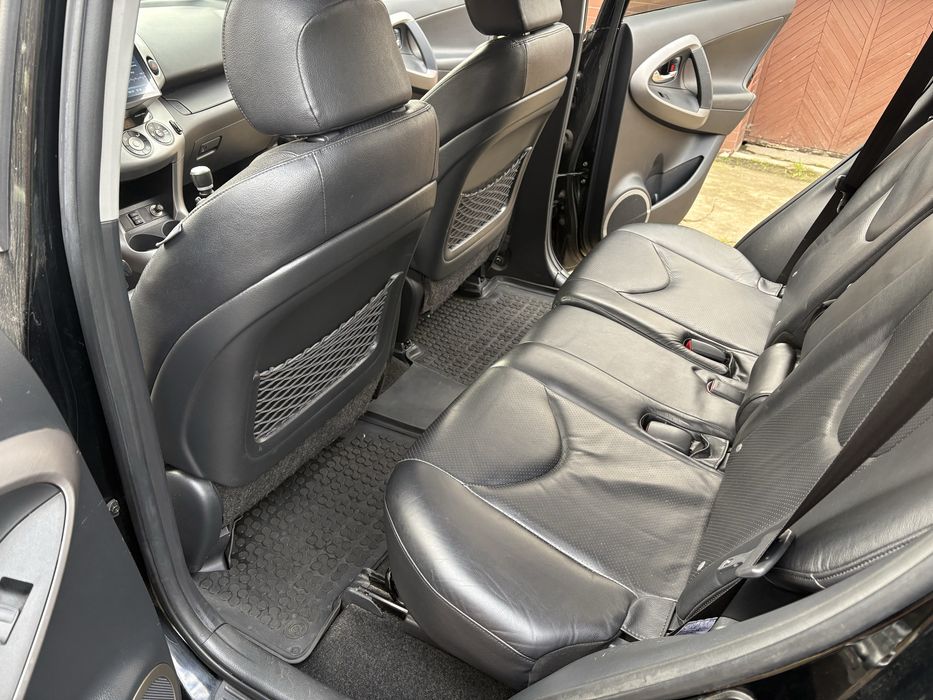 Totota RAV4 177 KM stan BDB