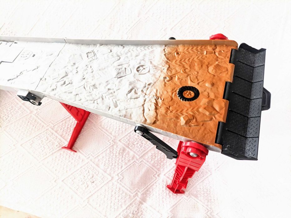 Hot Wheels Monster Trucks Down Hill Race & Go