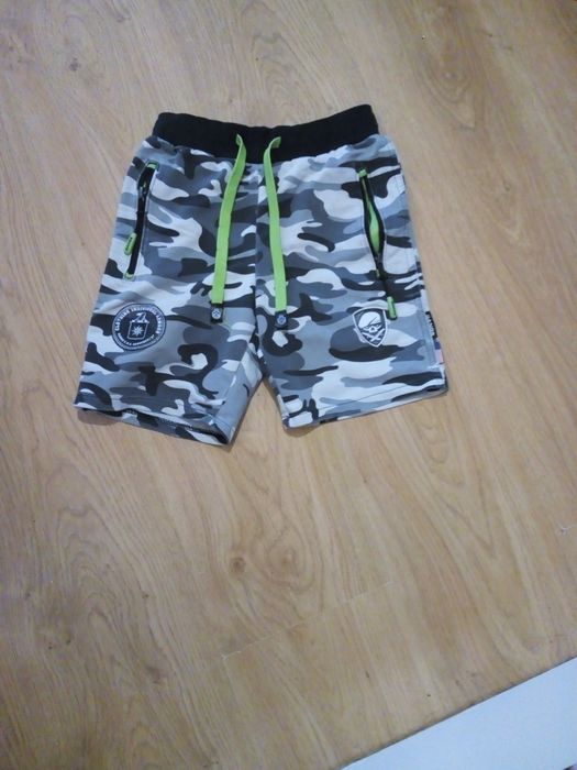 Krótkie spodenki dla dzieci na 122