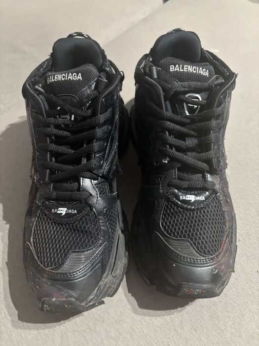 Balenciaga runner grafiti