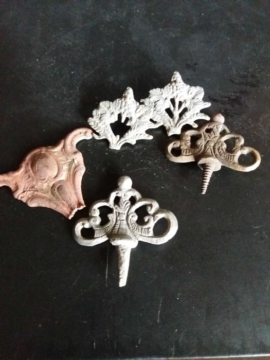 Мебельные аксесуары, старинные.