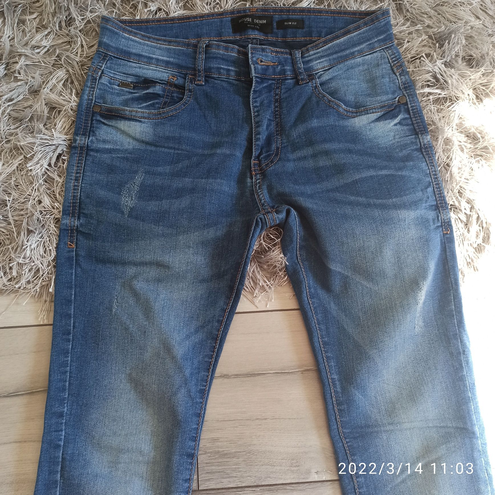 Jeansy z przetarciami House slim fit 28/30