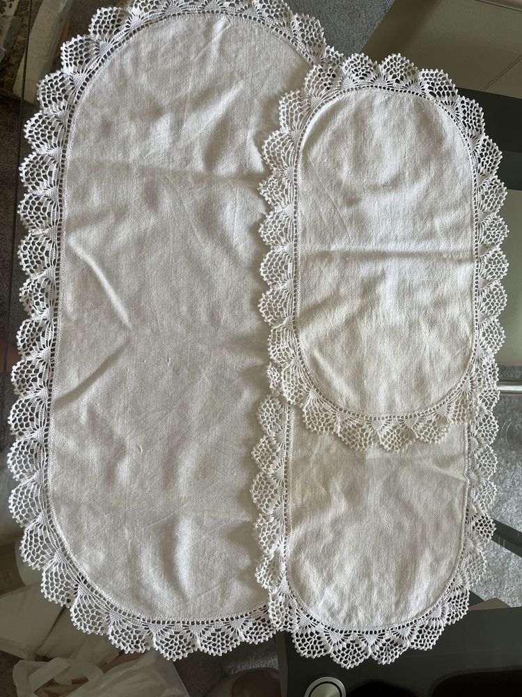 Conjunto tres naprons em linho e croche