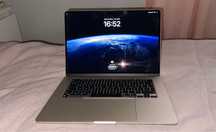 Apple Macbook Air 2023 15” M2 8GB Ram , 512 GB SSD Rato apple junto