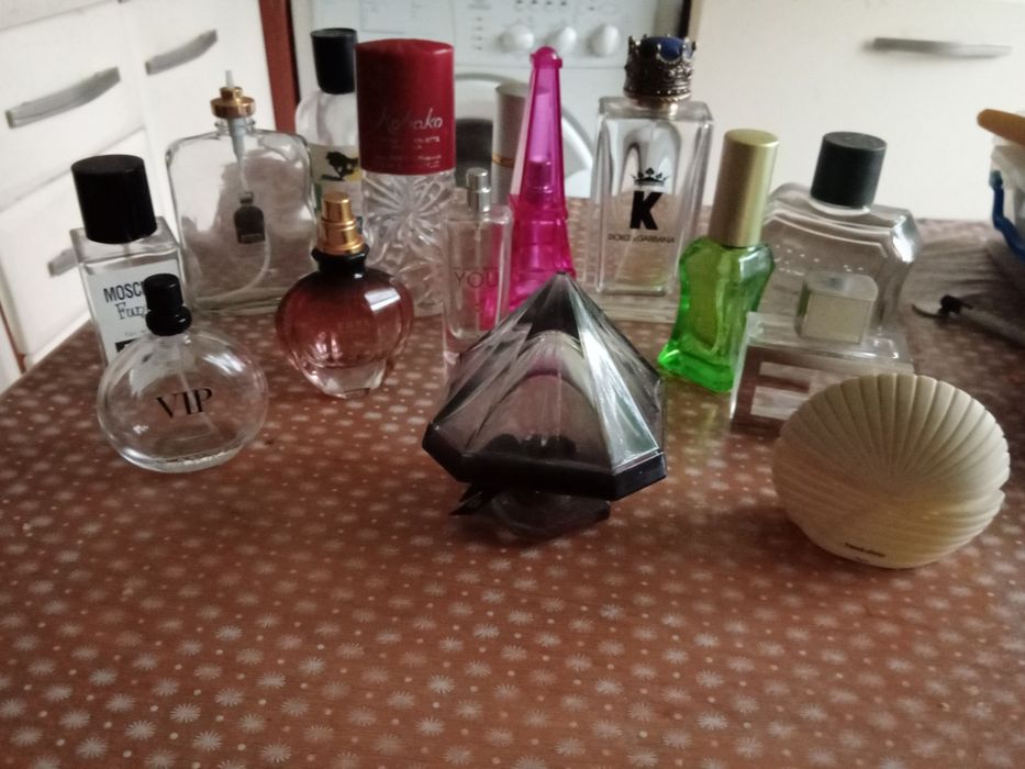 Продам флаконы от духов.    в колличестве 14 шт.         колличестве