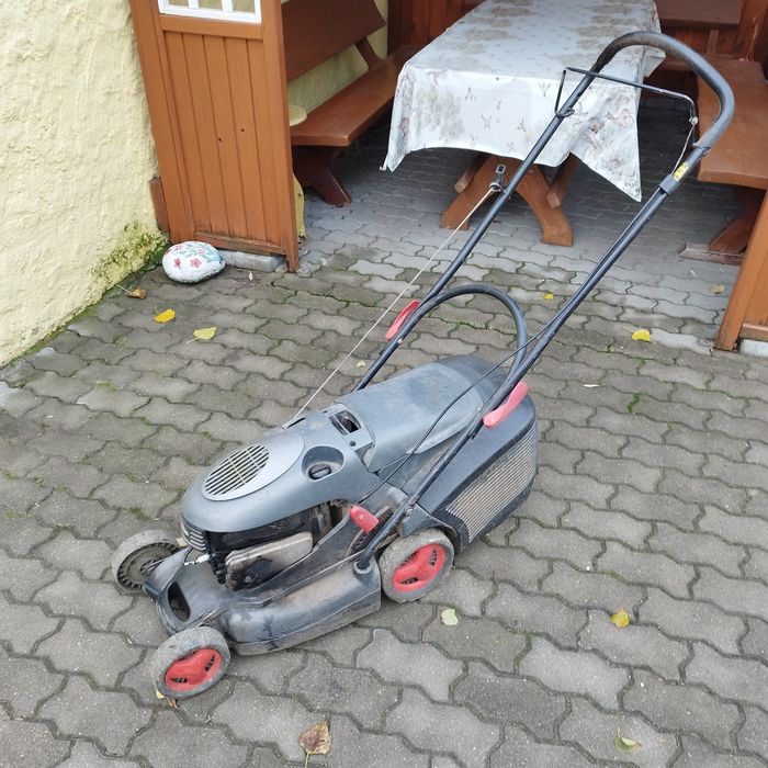 Kosiarka z silnikiem briggs&stratton uszkodzona