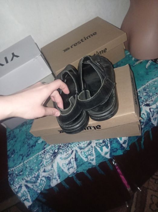 Босоніжки фірмові шкіра