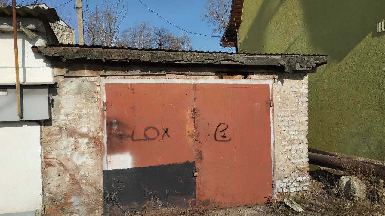 Продається гараж по вул. Шухевича  1-й ряд