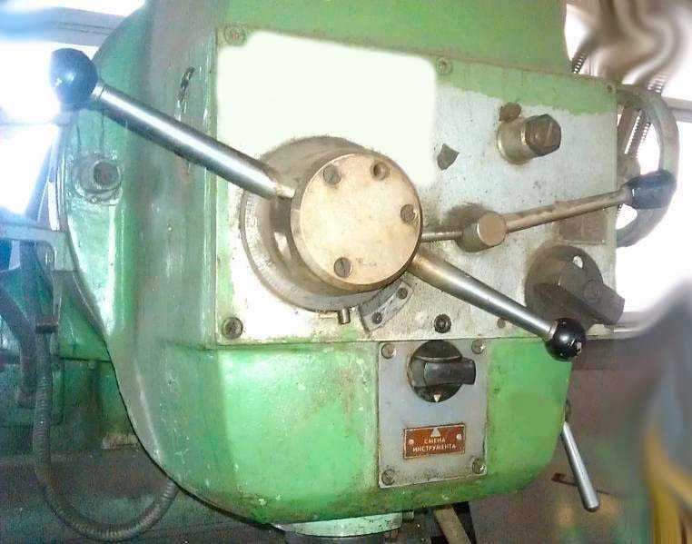 Продам вертикально-фрезерный станок СФ-40