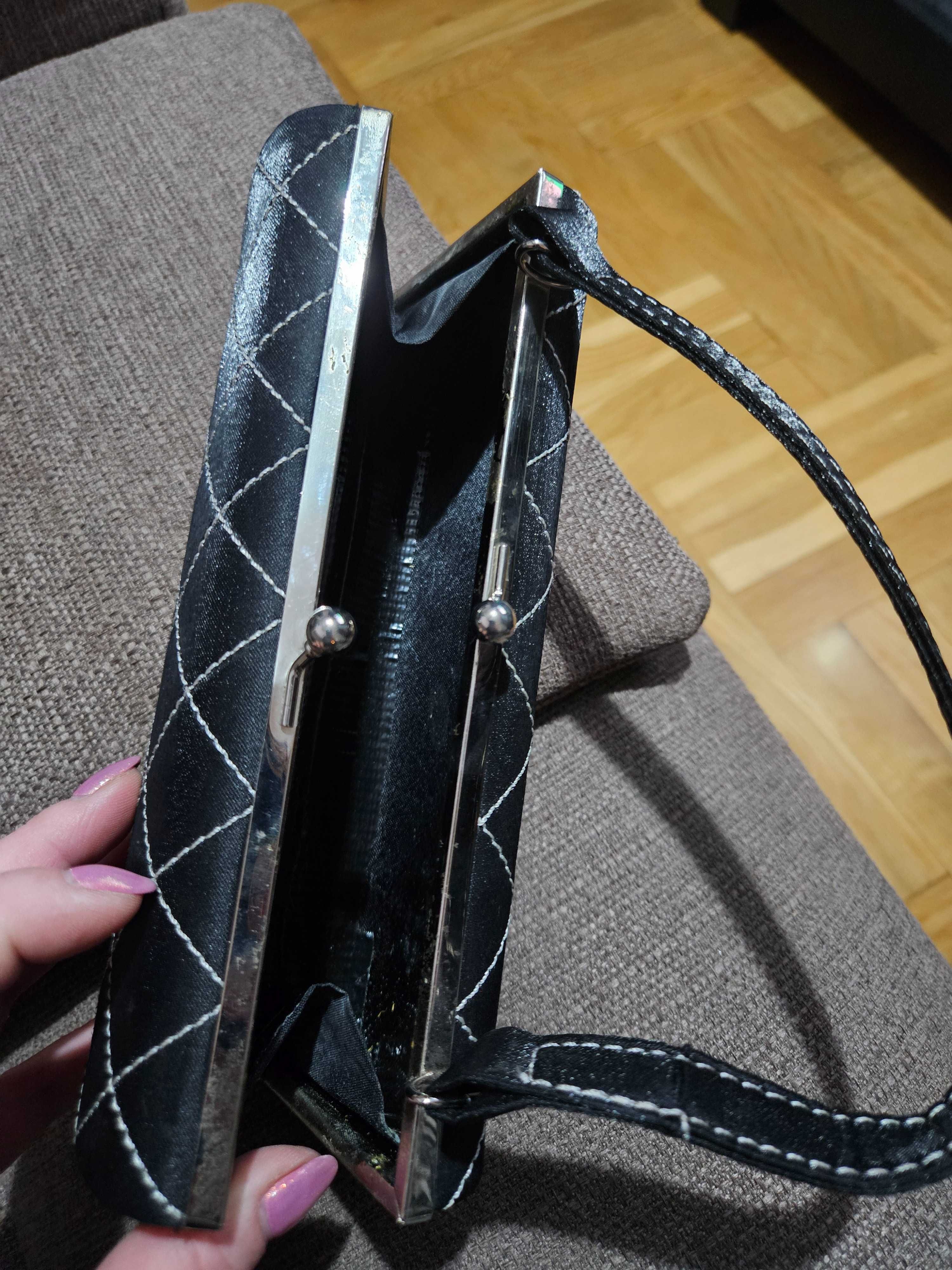 Elegancka z przeszyciami  Torebka  wizytowa ,mała