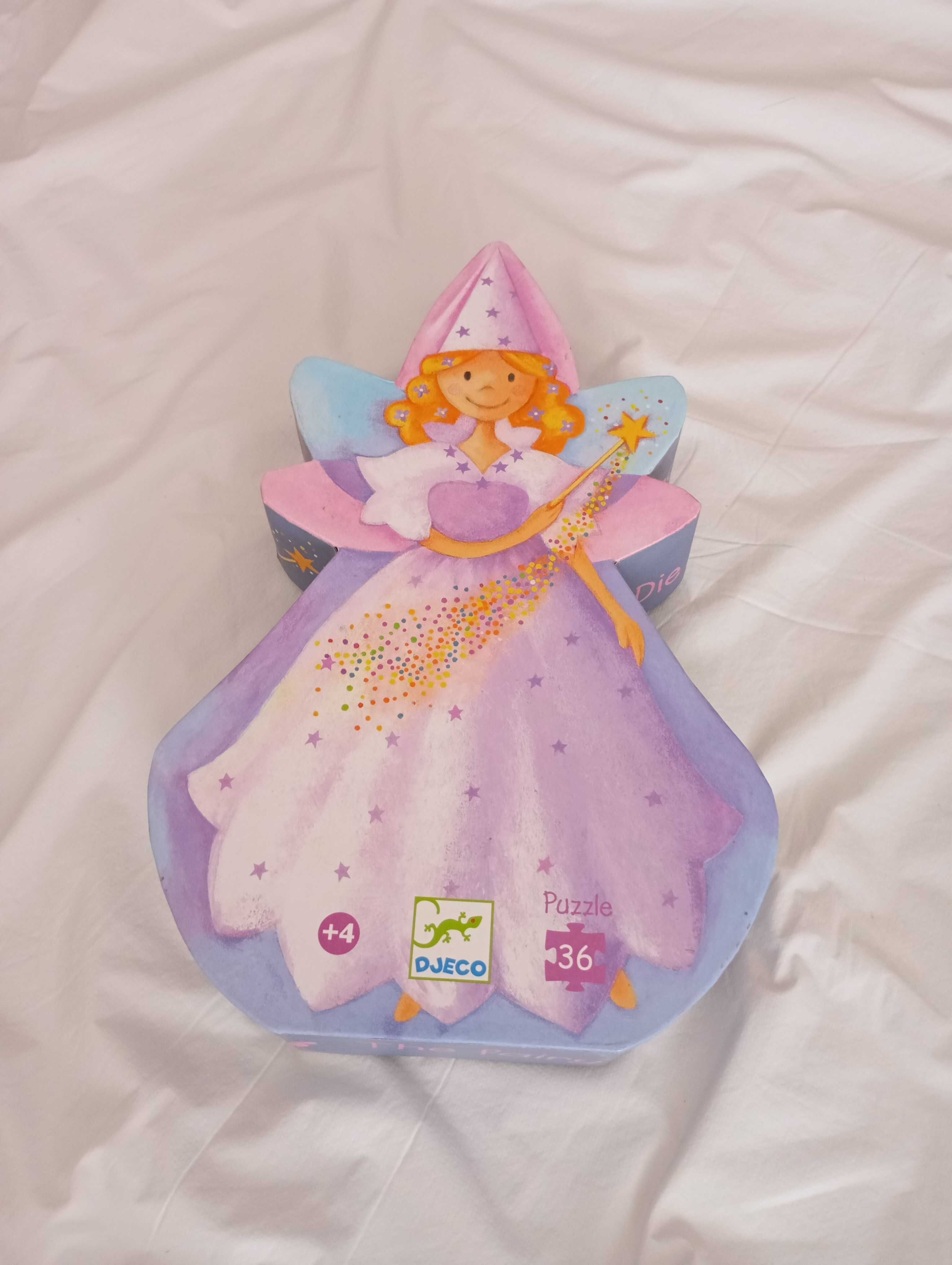 Brinquedos e roupas