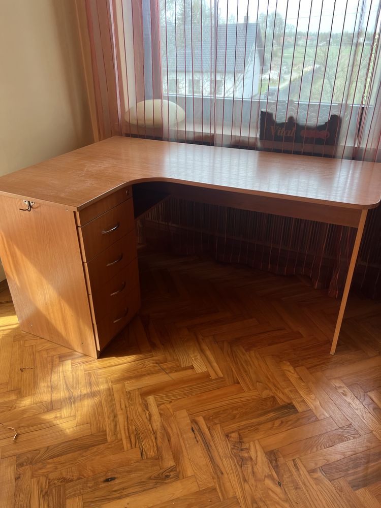 Biurko  narozne z szafka i szuflada zamyksna na klucz