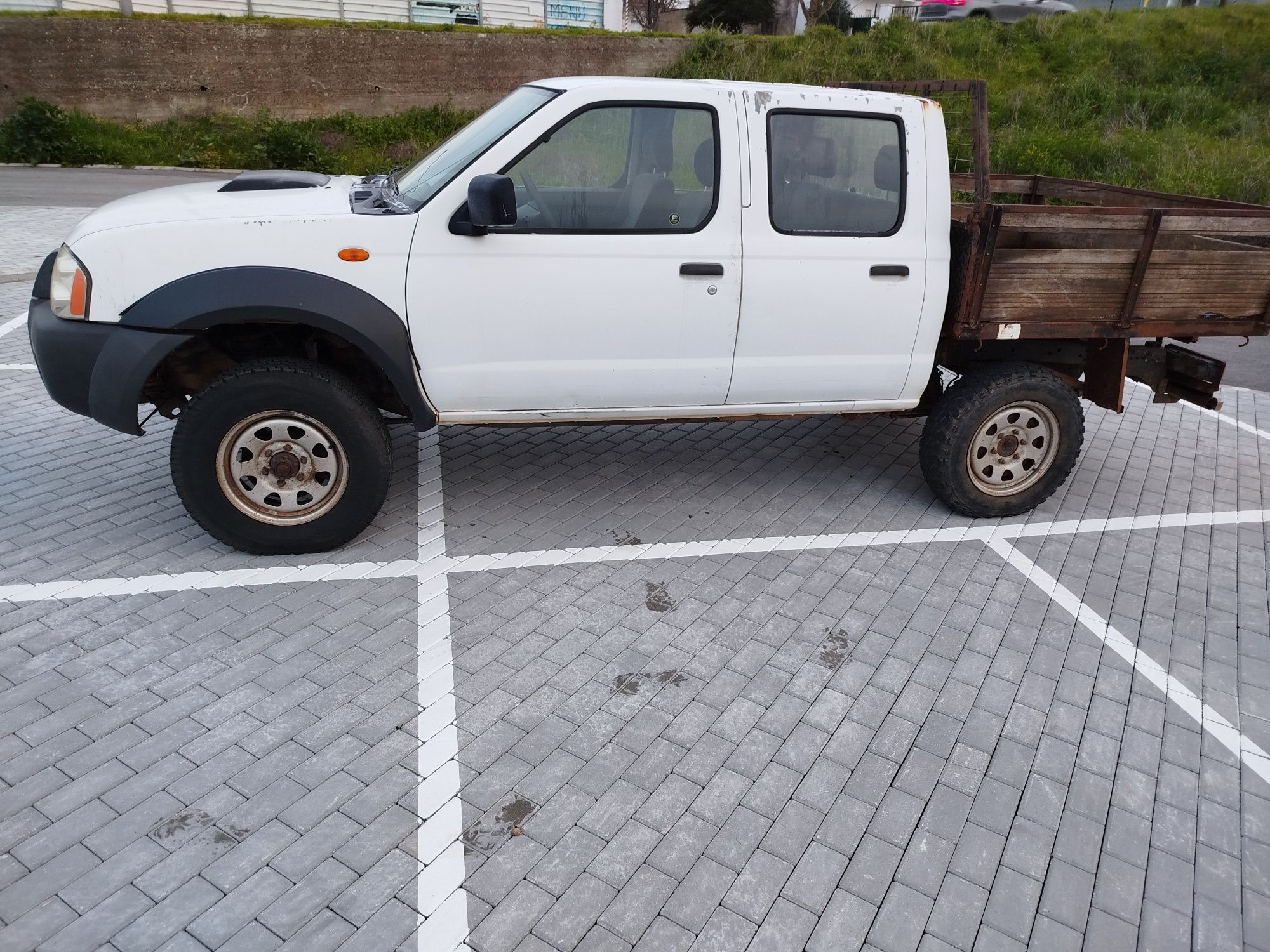 Nissan Navara 2.5D 4×4/5Lug/2010/Excelente motor