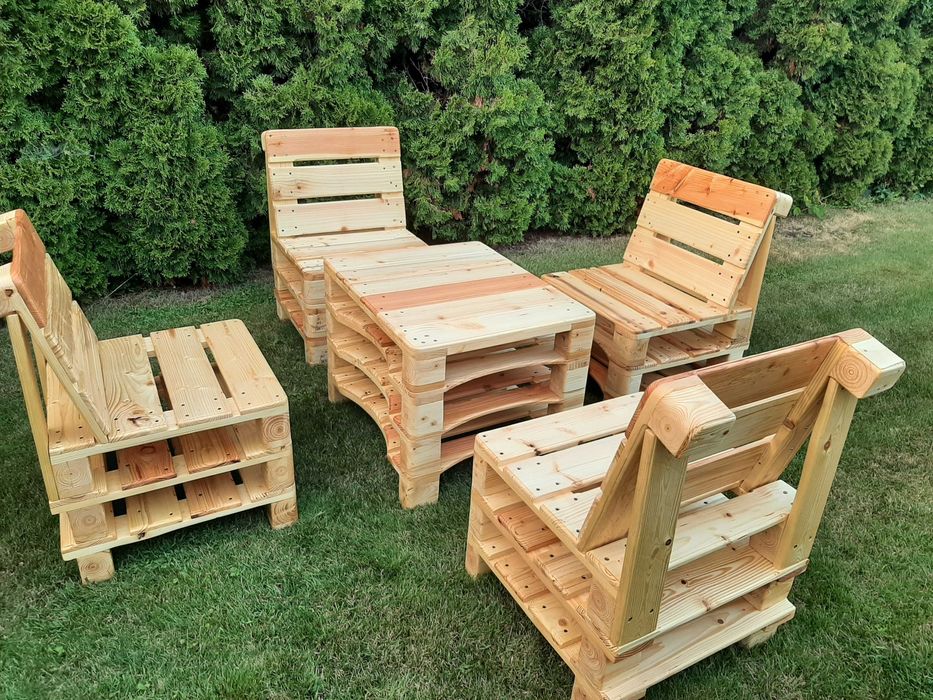 Stolik kawowy z krzesłami komplet z palet