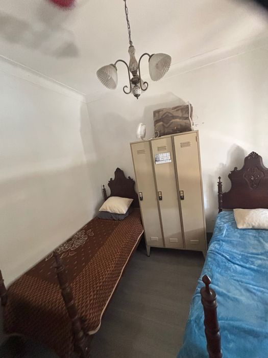 Alugo cama no quarto duplo