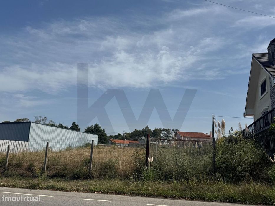 Terreno plano a 2 min. de Santa Maria da Feira