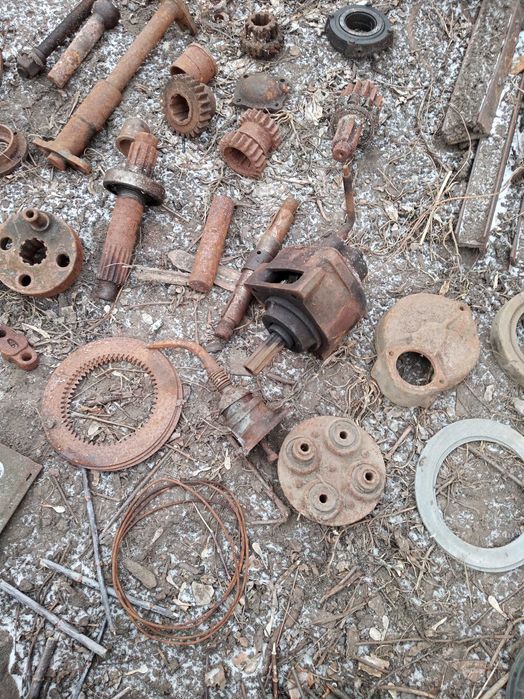 Продам  запчясті  на т-74