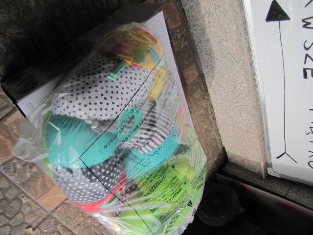 Poduszka podtrzymująca dla noworodków i dzieci z zabawkami