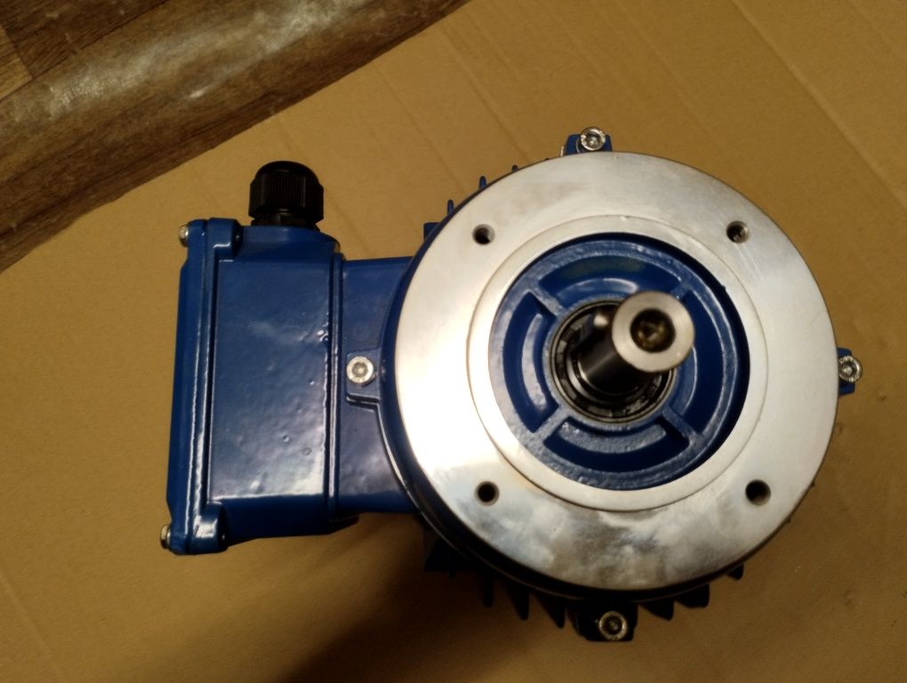 Silnik elektryczny 0.75kw 1390obr/min