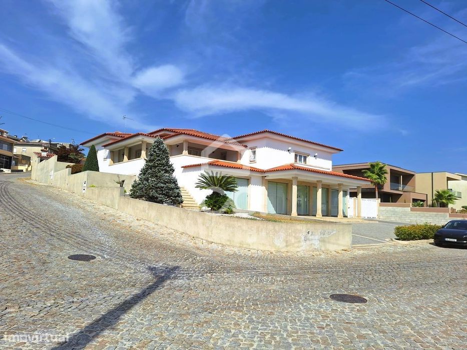 Moaradia V3, Sobrosa, Paredes