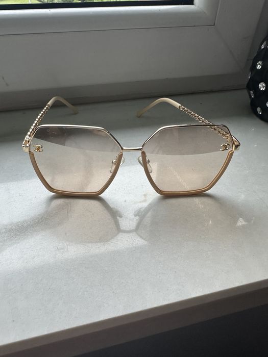 Stylowe okulary przeciwsłoneczne Chanel