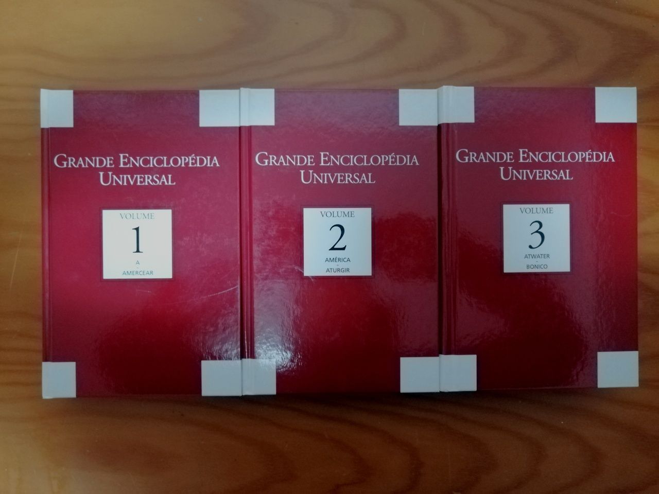 3 grandes enciclopédias universal