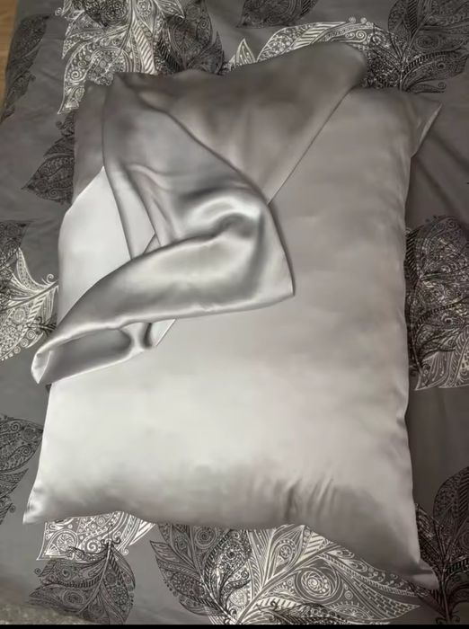 Шовкова наволочка