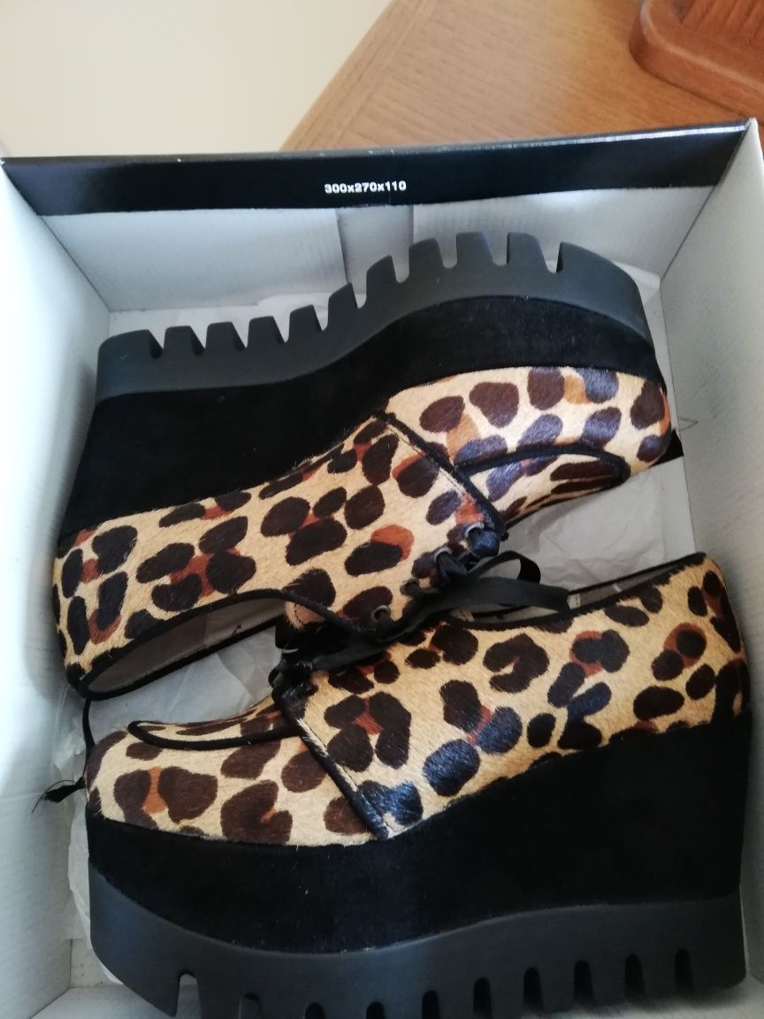 Sapatos leopardo