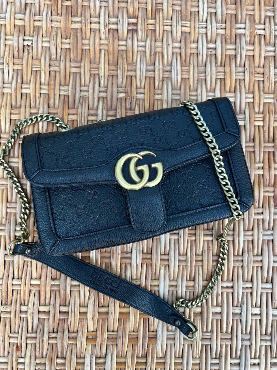 Нова чорна жіноча сумка від Gucci з документами