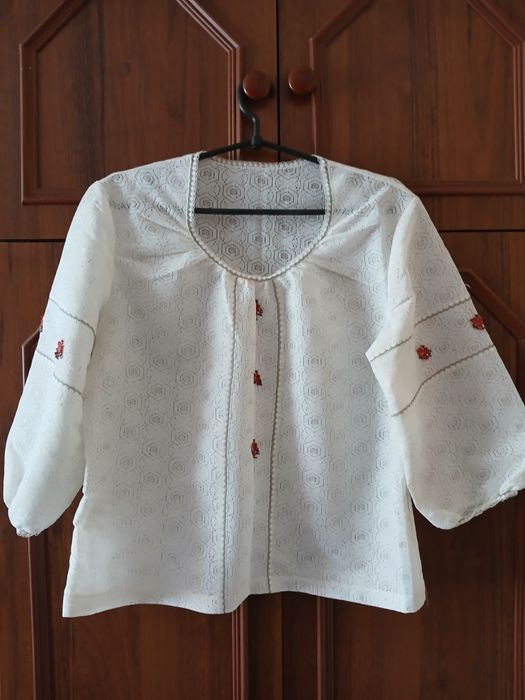 Продаю вишиванки 500гр,одна