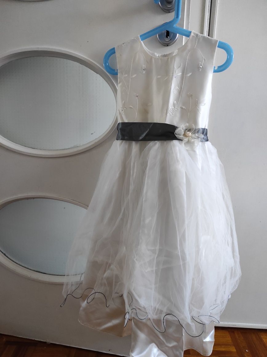 Sukienka biała ecri szara tiul haft 122 na 128