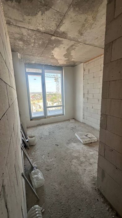 Продаж 2 км квартири в сучасному ЖК поруч з озером