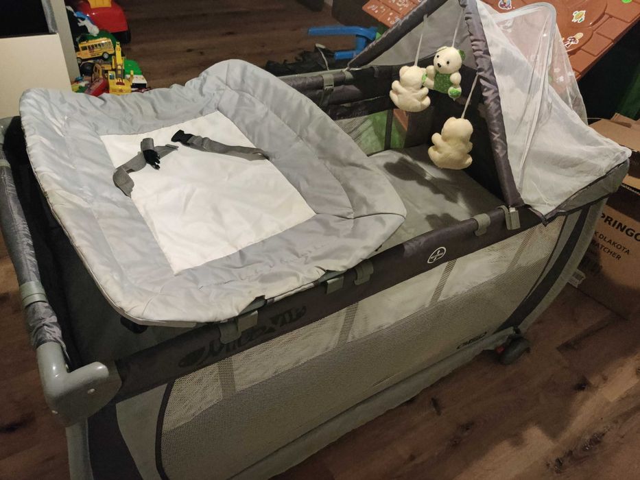 Łóżeczko dziecięce składane