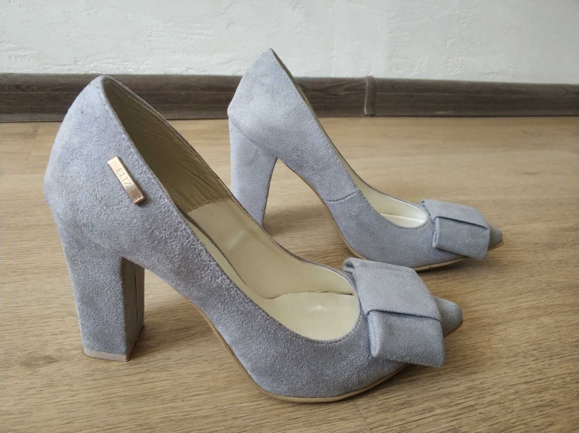 Eleganckie buty na słupku z kokardą 36