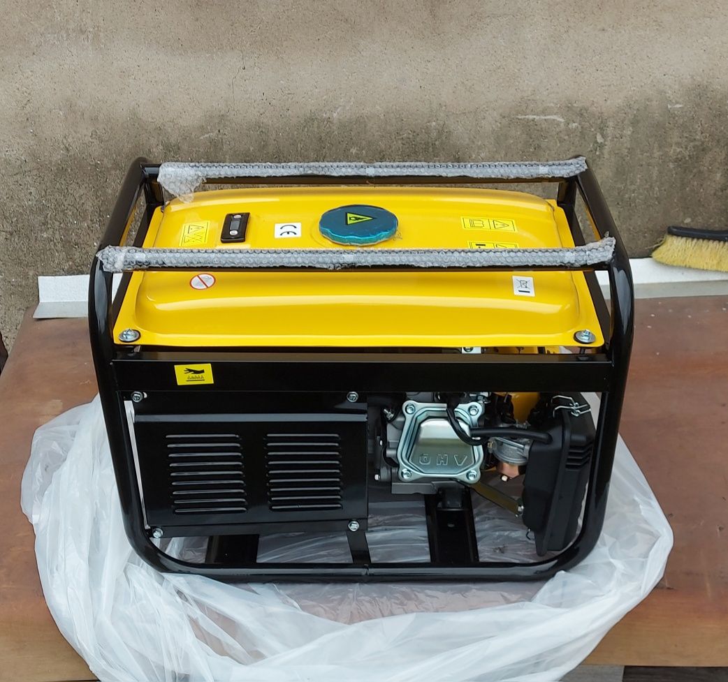 Agregat prądotwórczy nowy 5500 W 12/230/400 V AVR+ 7,5 KM