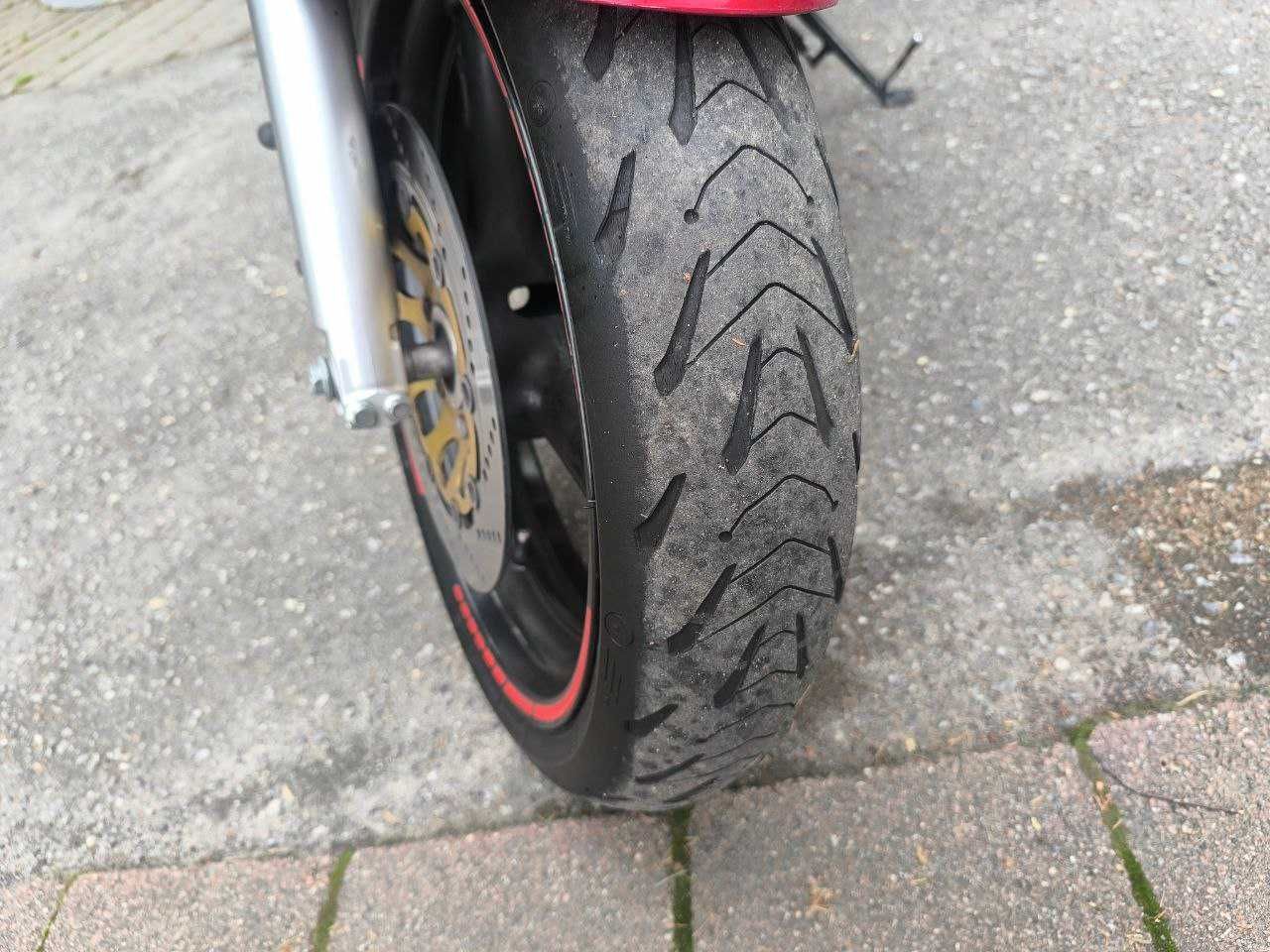Suzuki GSF 600 Bandit S 2002 на повному бойову ходу