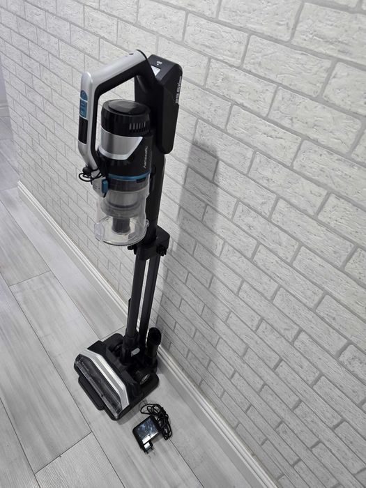 Bezprzewodowy odkurzacz pionowy HVS165DBMC LED stojak (działa dobrze )