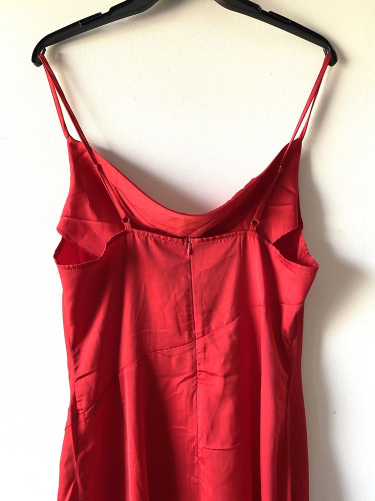 Nowa czerwona satynowa sukienka midi lejacy dekolt rozciecie rozporek