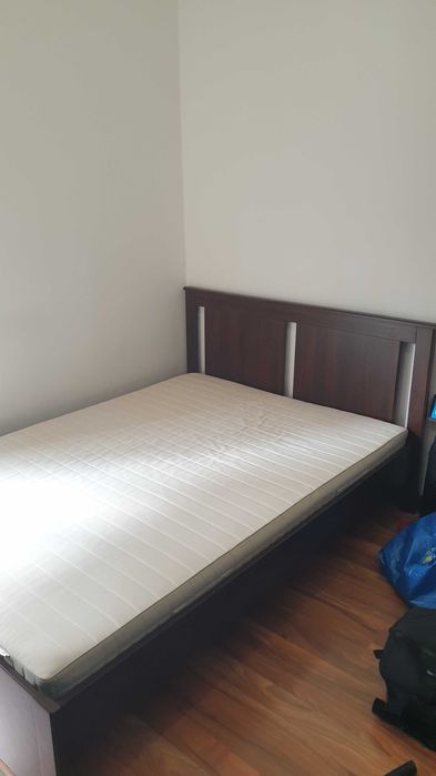 Vendo cama de casal com colchão.