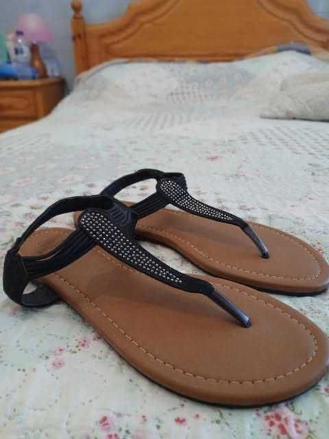 Sandalias pretas com brilho Seaside