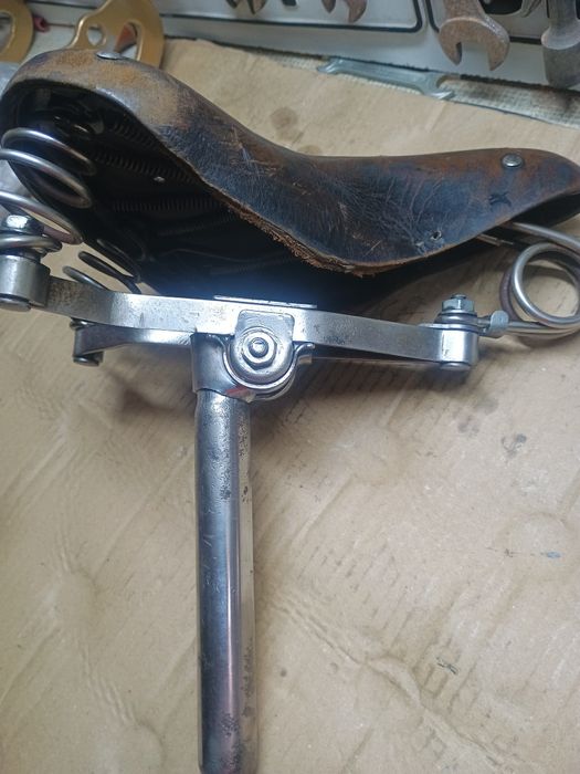 Stare siodełko rowerowe skórzane odnowione.