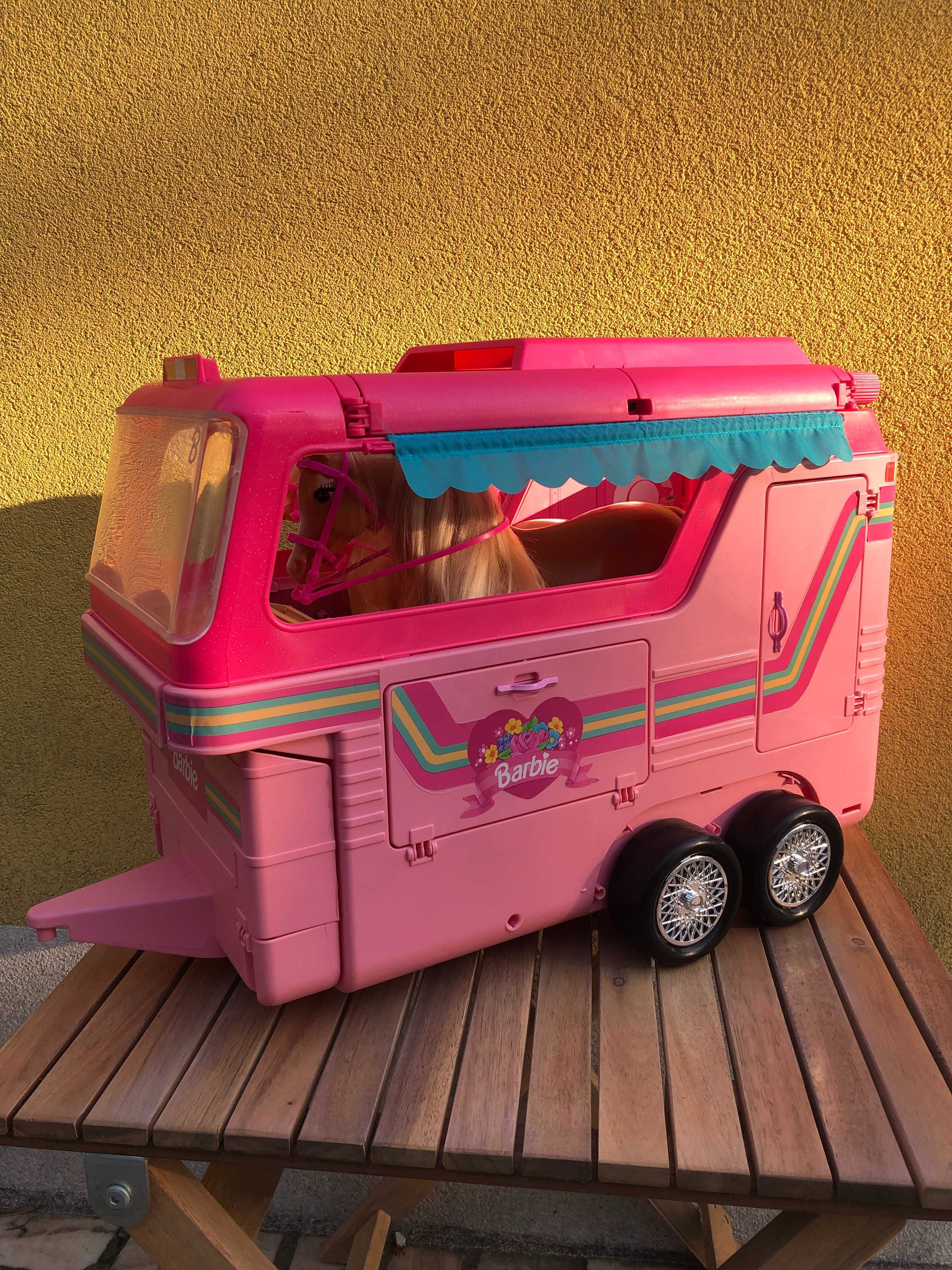 Carro e atrelado da Barbie