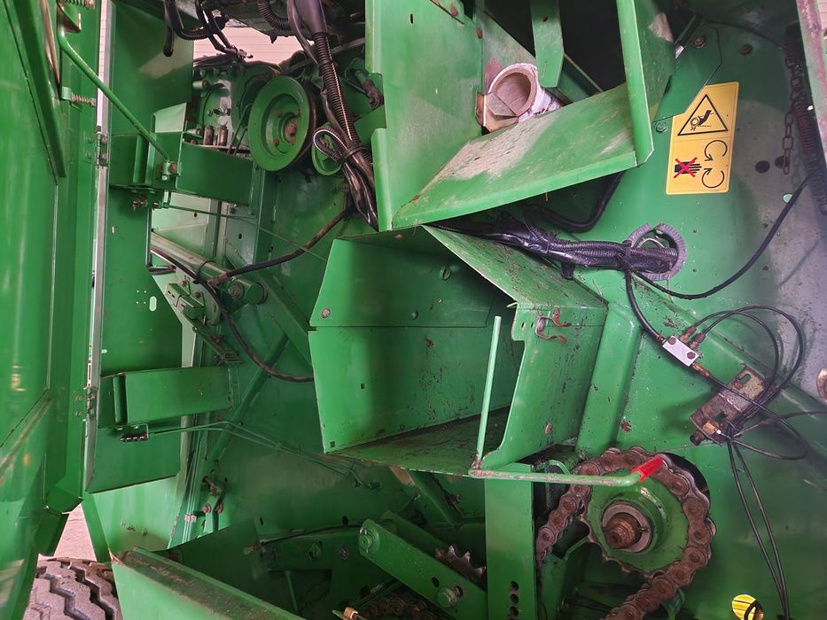 Enfardadeira John Deere 575