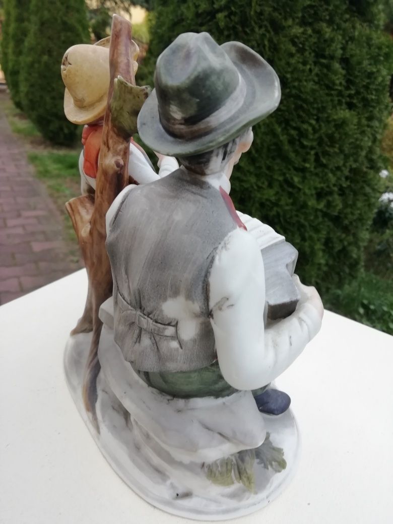 Figurka porcelanowa  - dwaj panowie.
