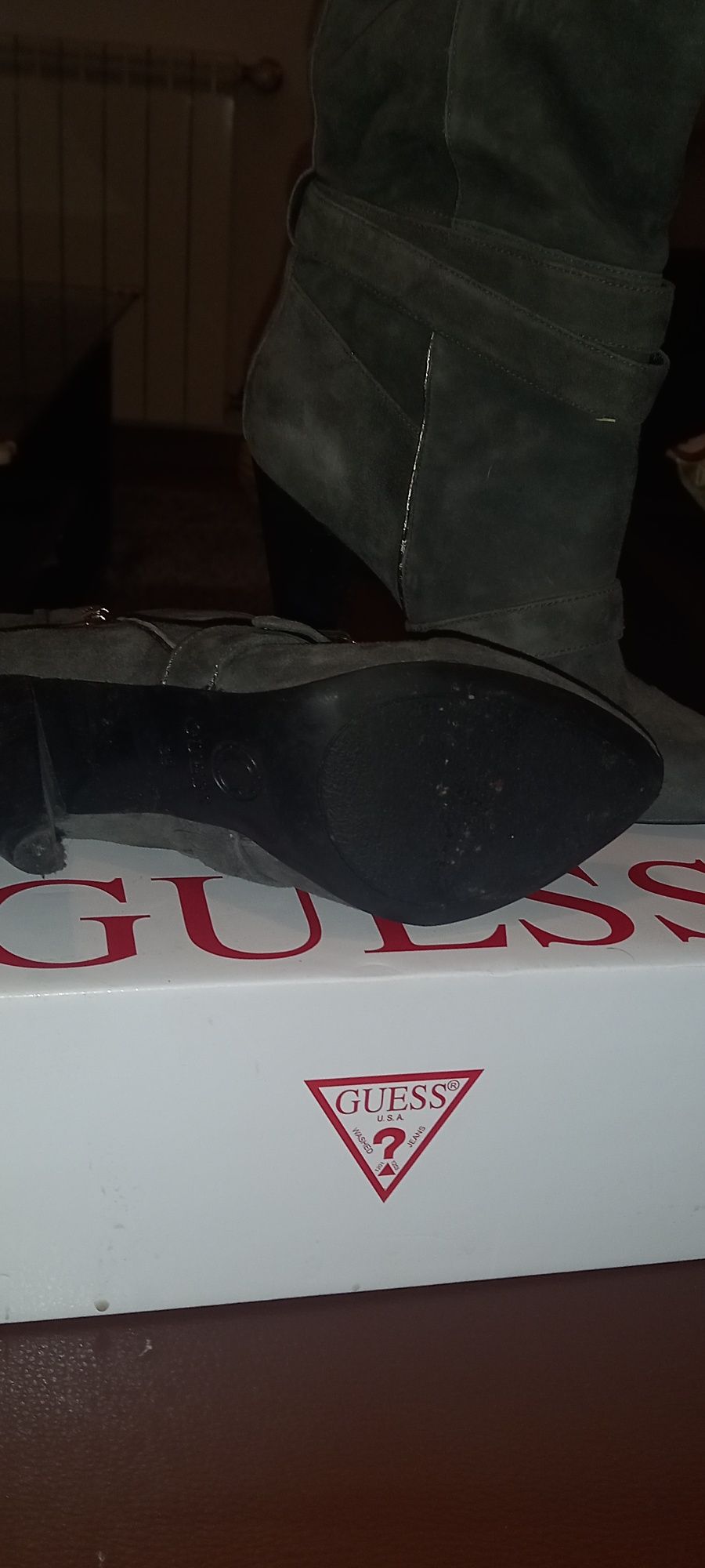 Botas em pele Guess