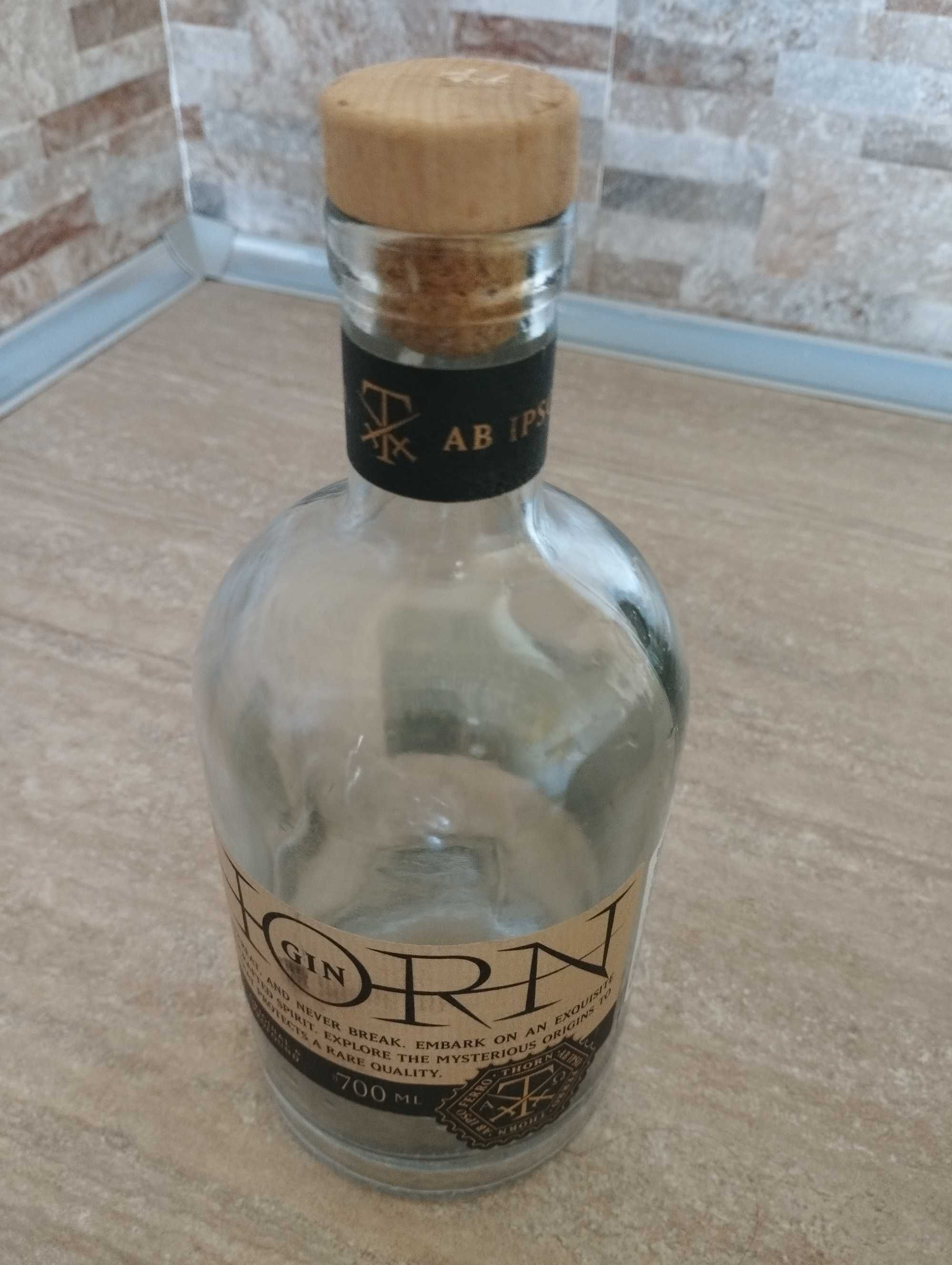 «THORN GIN» пустая стеклян бутылка с пробкой и деревянной крышкой 0,7л