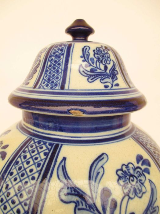 Antigo pote com tampa da Fábrica do Cavaco