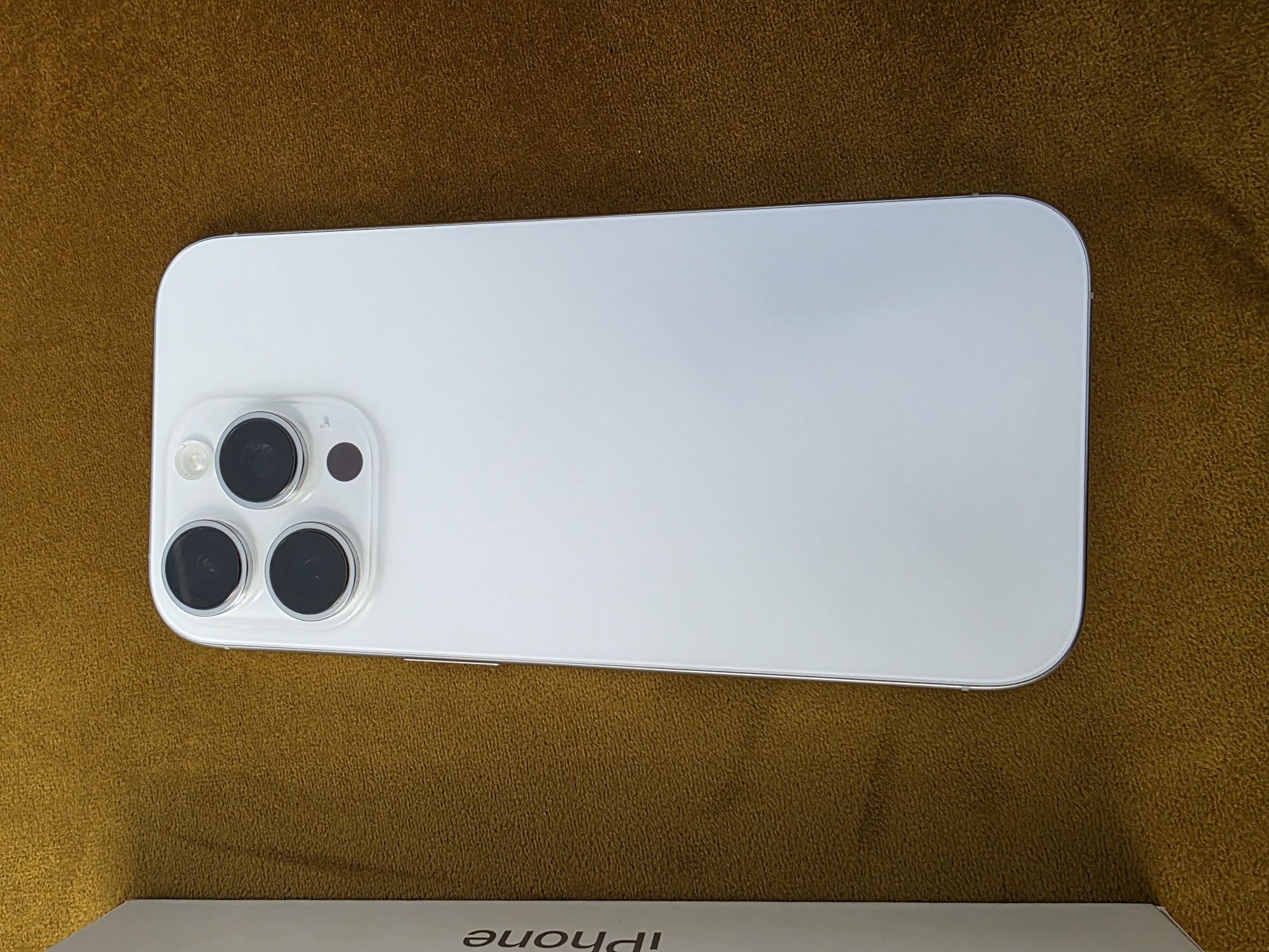 Iphon 16 pro jak nowy 100% wydajnosci baterii folia żelowa faktura