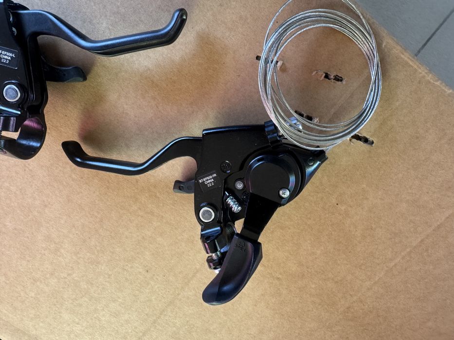 Klamkomanetki Shimano 3x7 biegów . Okazja Nowe