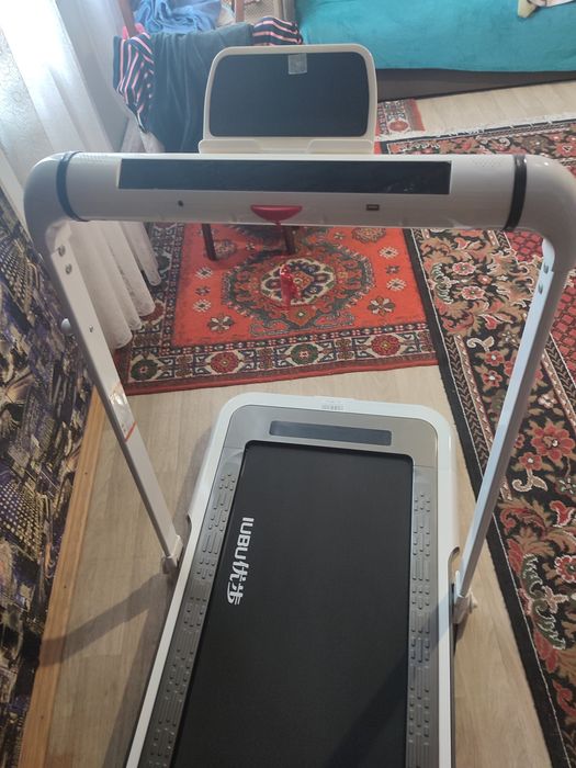 Продам беговую дорожку.